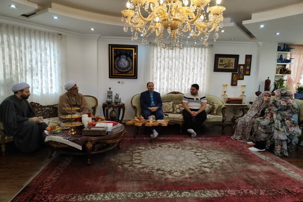 تجلیل مدیرکل اوقاف و امور خیریه استان مازندران از سید پارسا انگشتان قاری ممتاز مازندرانی