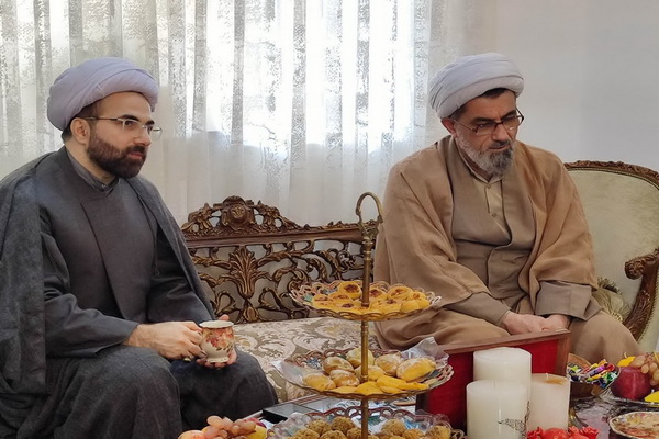 تجلیل مدیرکل اوقاف و امور خیریه استان مازندران از سید پارسا انگشتان قاری ممتاز مازندرانی