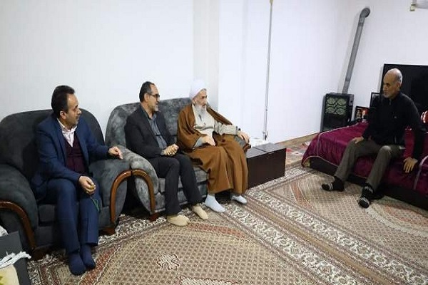 تکریم نماینده ولی فقیه و مدیر کل بنیاد مازندران از جانباز غفارپور در بابل